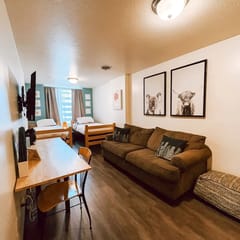 Cozy + Convenient | Downtown Apt | Walk Everywhere