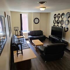 Downtown 2BR/2B | King Rm + Bunk Rm | River Views