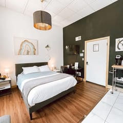 Central Downtown Queen Bed | Walk to all Venues