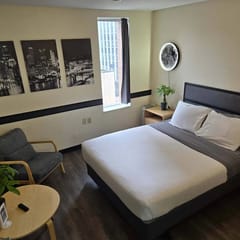 Downtown Studio Retreat | Queen Bed + 55” Smart TV