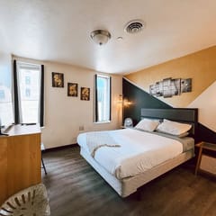 Downtown Queen Apt | Roku TV | Walk Everywhere