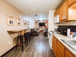 7 Beds Downtown Apt | 2BR 2BA | Large Groups - Image 4