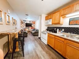 7 Beds Downtown Apt | 2BR 2BA | Large Groups - Image 2