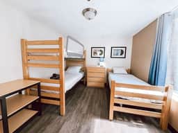 7 Beds Downtown Apt | 2BR 2BA | Large Groups - Image 3
