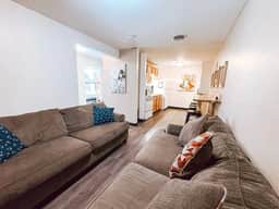 7 Beds Downtown Apt | 2BR 2BA | Large Groups - Image 5