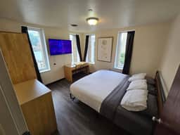 Downtown 2BR/2B | King Rm + Bunk Rm | River Views - Image 2