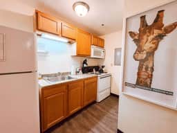 2BR 2BA Downtown Apt | 55” TV | 6 Beds - Image 2