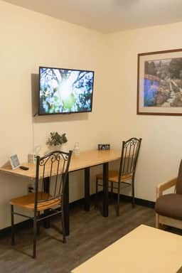 2BR 2BA Downtown Apt | Spacious + Walkable - Image 5