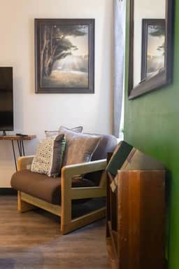 Downtown Apt | Queen Bed + 60” Smart TV - Image 4