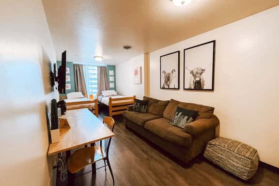 Cozy + Convenient | Downtown Apt | Walk Everywhere - Image 1