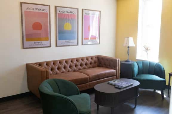 Private 2BR/2BA Downtown Apartment | River and Mou - Image 1