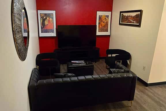 Large Private Downtown Apartment | 2BR + 2BA + 60” - Image 1