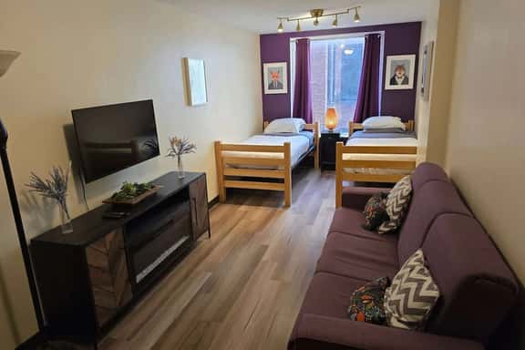 Downtown Pittsburgh Apt | 60” TV + Walk to PPG & C - Image 1