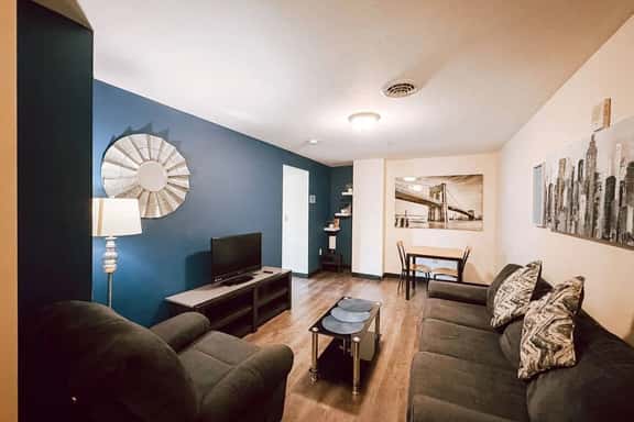 Spacious 2BR/2BA Downtown Apt|Clean and Safe| - Image 1