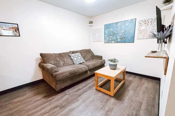 2 Bedroom/2 Bath Downtown | Sleeps Six | Walkable - Image 1