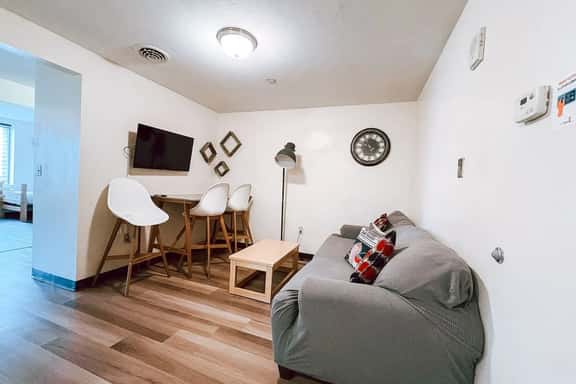 2BR 2BA Downtown Apt | Natural Light + Views - Image 1