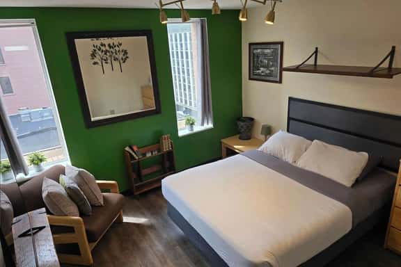 Downtown Apt | Queen Bed + 60” Smart TV - Image 1