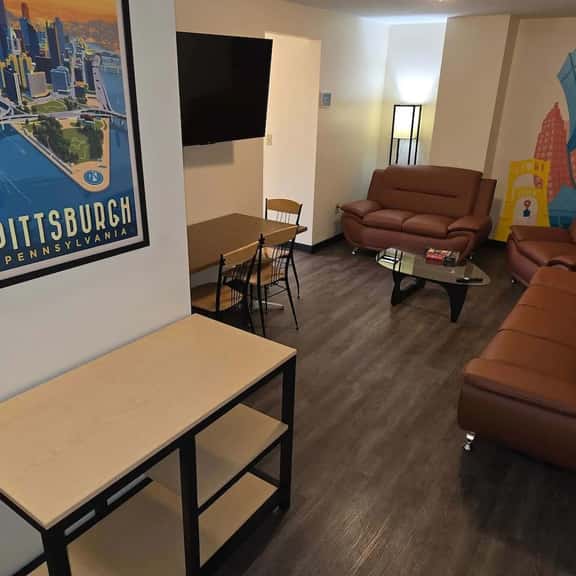 2 Bedroom Downtown Apartment | Perfect for Groups - Image 1