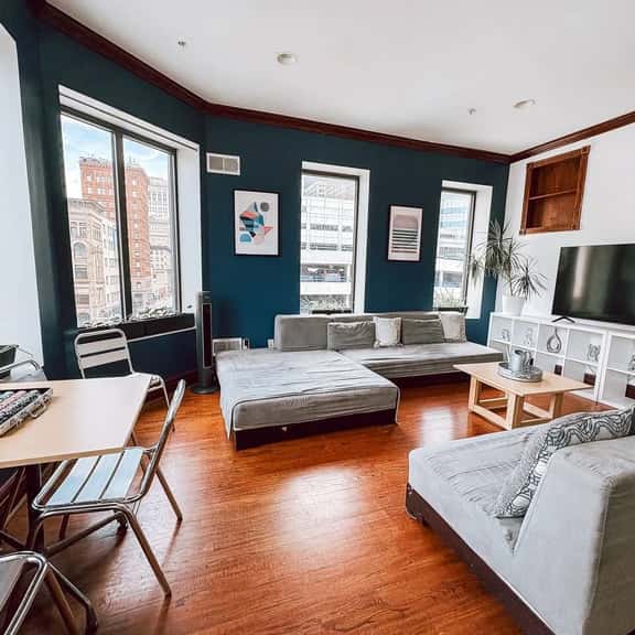 Downtown Apartment | 2 Queen Beds + 60” TV - Image 1