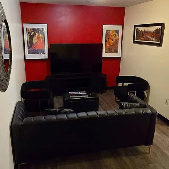 Large Private Downtown Apartment | 2BR + 2BA + 60” - Image 1