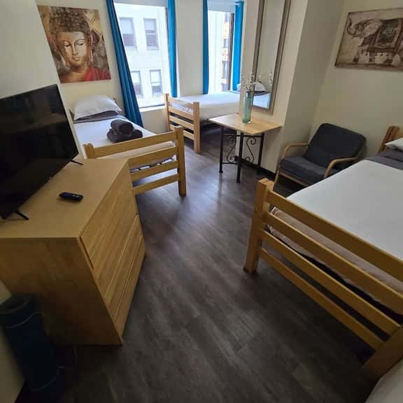 Cozy Downtown Pittsburgh Apartment | Smart TV + Wa - Image 1