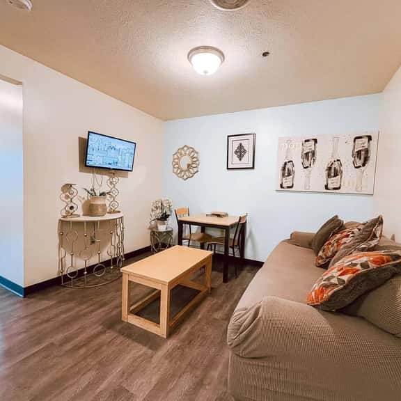 Spacious 2BR 2BA Downtown Apt | Walk Everywhere - Image 1
