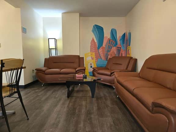 2 Bedroom Downtown Apartment | Perfect for Groups - Image 4