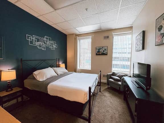 Downtown Apartment | 2 Queen Beds + 60” TV - Image 3