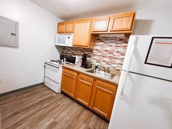 2BR 2BA Downtown Apt | Water + City Views - Image 3