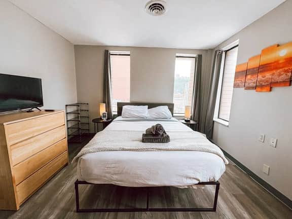 2BR 2BA Downtown Apt | Water + City Views - Image 5