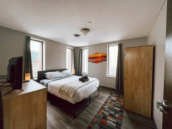 2BR 2BA Downtown Apt | Water + City Views - Image 2