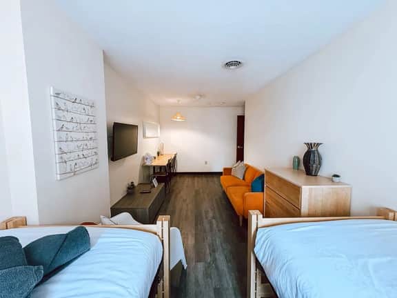 Modern 1BR Downtown Apartment | Sofa Bed + 2 Singl - Image 5
