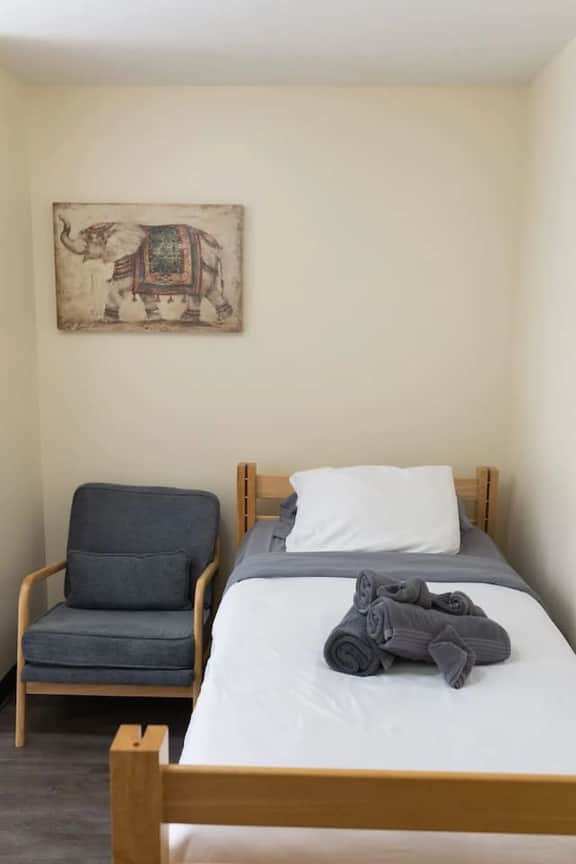 Cozy Downtown Pittsburgh Apartment | Smart TV + Wa - Image 5