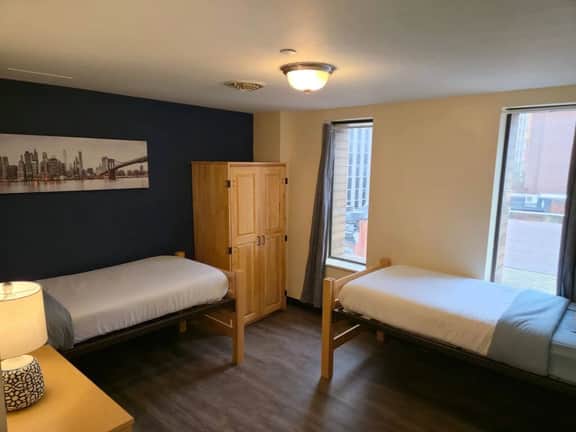 Spacious 2BR/2BA Downtown Apt|Clean and Safe| - Image 2