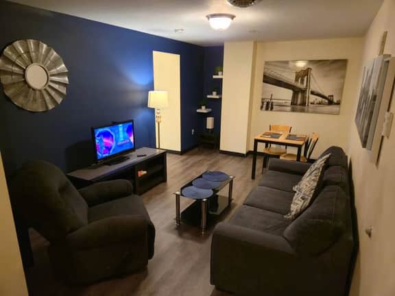 Spacious 2BR/2BA Downtown Apt|Clean and Safe| - Image 5