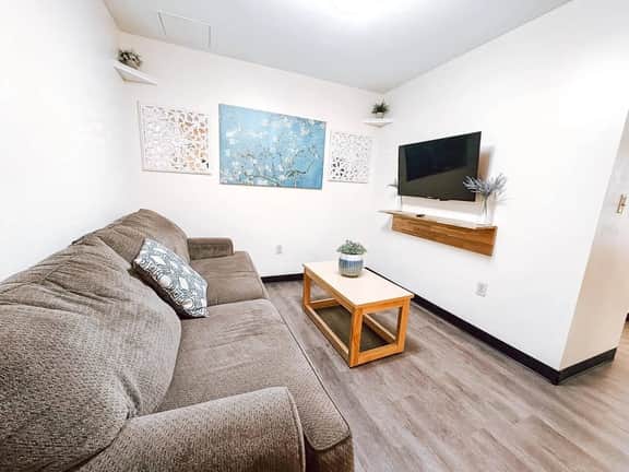 2 Bedroom/2 Bath Downtown | Sleeps Six | Walkable - Image 5