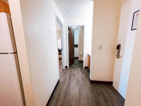 Downtown Queen Apt | Roku TV | Walk Everywhere - Image 5