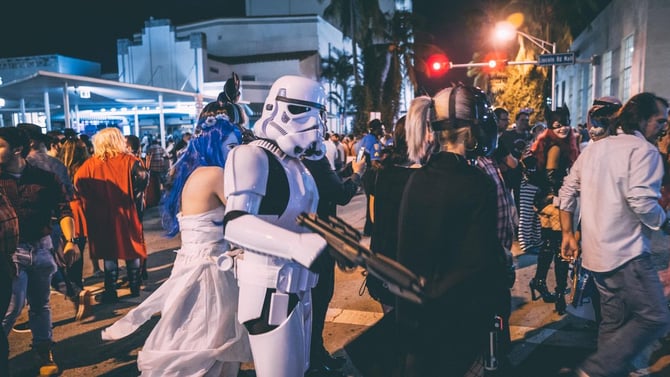 Blog - Halloween in St. Petersburg 2026: October Events, Markets, and Where to Stay