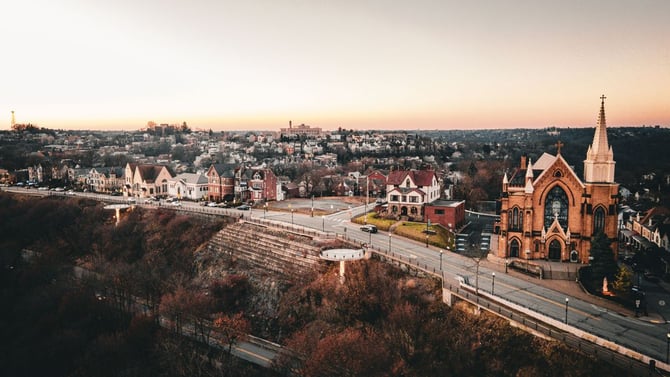 Blog - Thanksgiving in Pittsburgh 2026: Parade, Turkey Trot, and Downtown Stays