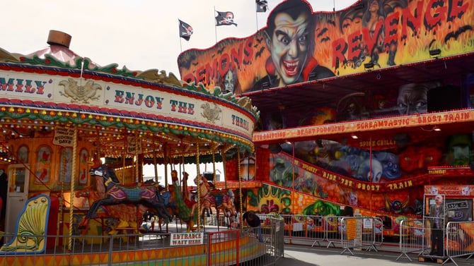 Blog - Six Flags Fright Fest 2026: Where to Stay in Fenton, MO Near the Park